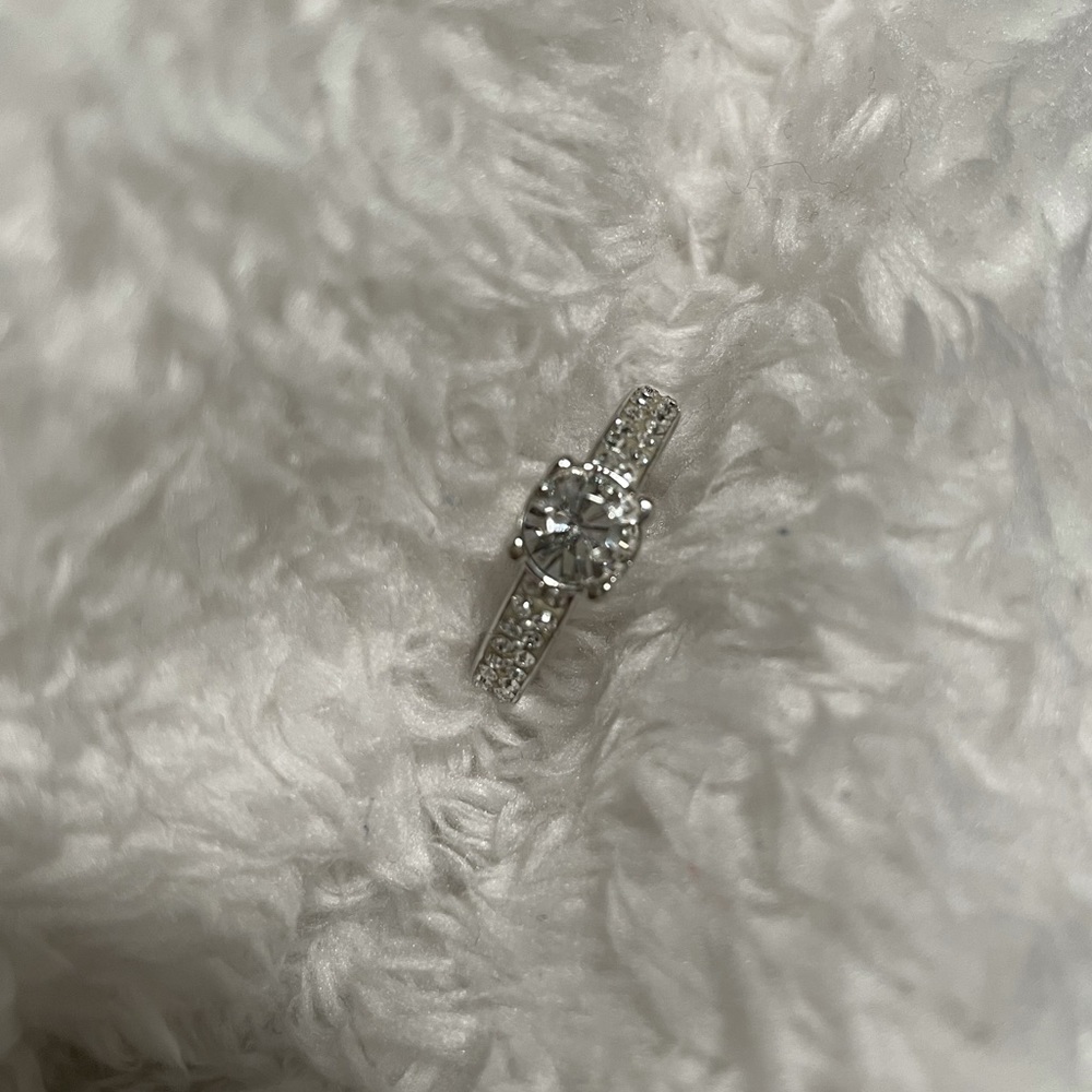 Swarovski Ring Size 6 (52)